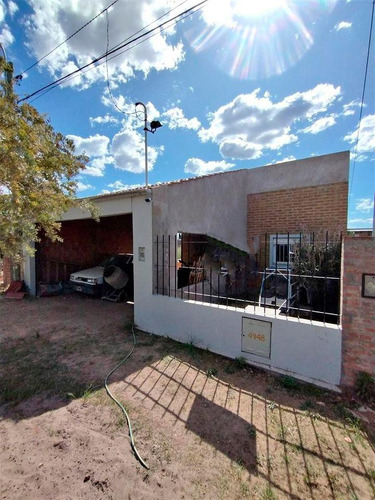 Casa En Venta - 2 Dormitorios 1 Baño - Cochera - 312mts2 - Oro Verde, Aldea Romana, Bahía Blanca