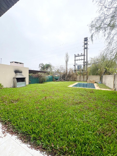 Casa De Tres Dormitorios En Roldan Pileta Jardin Amplia