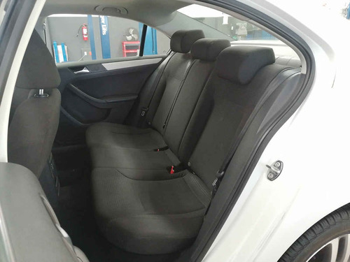 Imagen 11 de 15 de Volkswagen Jetta 2015 4p Comfortline L5/2.5 Aut