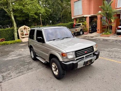 Mitsubishi Montero Cc2400