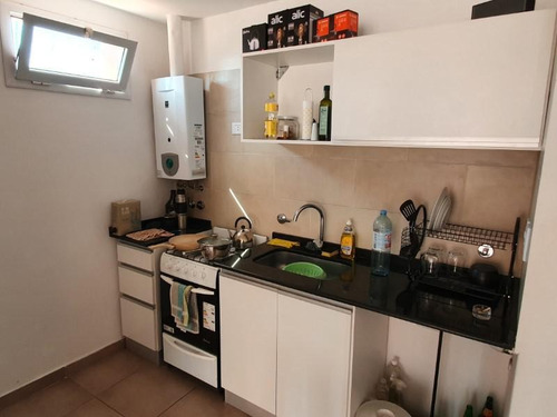 Imagen 7 de 12 de Piaggio Y Maipu, Departamento De Un Dormitorio, Con Patio - En Pleno Centro !