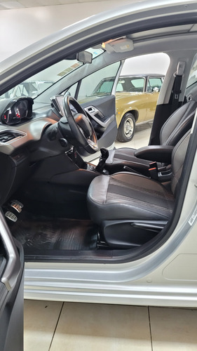 Peugeot 208 1.6 Feline