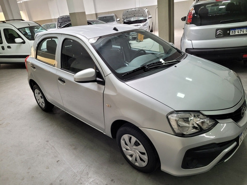 Imagen 2 de 18 de Toyota Etios 2017 1.5 X Famaautos