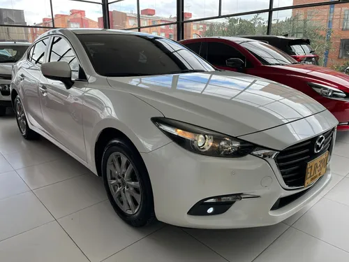 Mazda 3 2.0 Touring MT