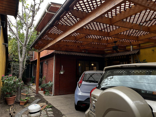 Impecable Casa De 5 Dormitorios Con Local Comercial