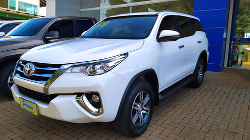 Imagem 1 de 11 de Toyota Hilux Sw4 2.7 Srv 7 Lugares 4x2 16v Flex 4p