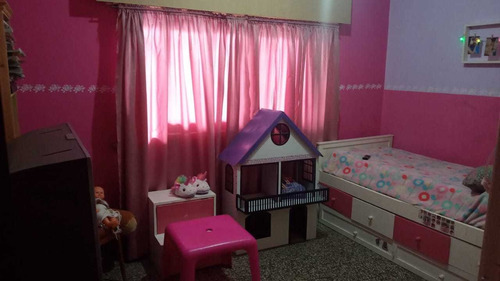 Casa Con 4 Habitaciones, 2 Baños Y Fondo De Comercio.