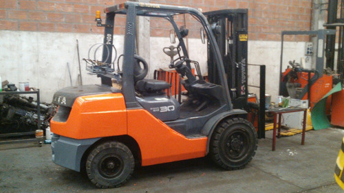 Autoelevador Toyota 3000 Kg / Elevación 4,7 Mts Desplazador