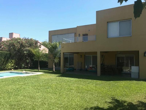 Imagen 3 de 19 de Casa En Venta En Villa Olivos