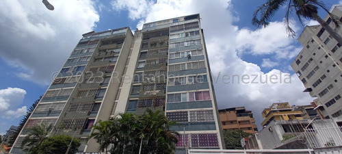  Apartamento En Venta La Florida 128 M2 Dos Dormitorios Uno De Servicio Tres Baños Un Puesto Estacionamiento  Totalmente Amoblado Principales Vías De Acceso Plaza Venezuela Cota Mil, Av. Andrés Bello