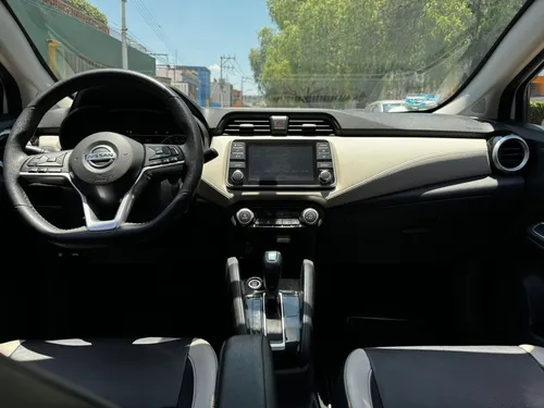 Nissan Versa 1.6 Exclusive Navi At