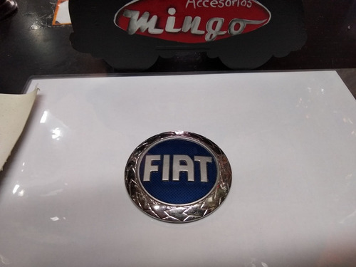 Insignia Baúl Fiat Uno. Autoadhesivas