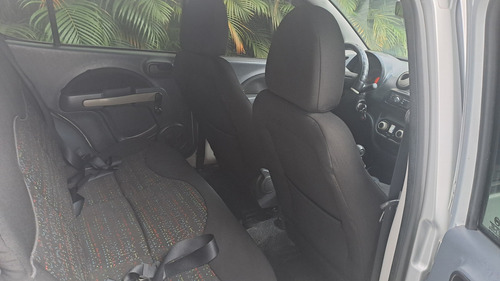 Fiat Uno Uno Vivace 1.0 8V (Flex) 4p