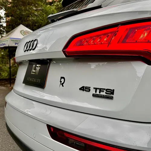Audi Q5 TFSI QUATTRO BLACK