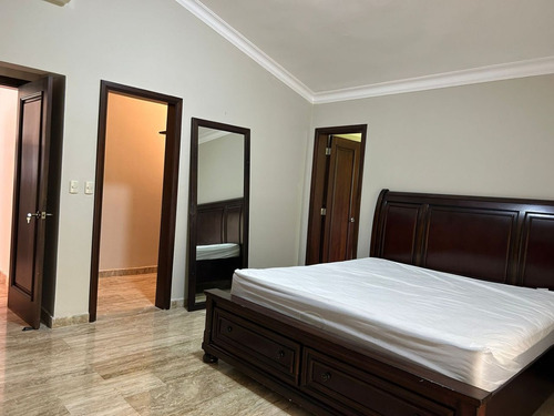 Villa Amueblada En Alquiler De 4 Dormitorios En Punta Cana, Cocotal Golf Club, Frente Al Campo De Golf