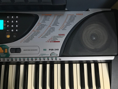 Teclado Yamaha Portatone Psr-240 + Soporte Y Apoya Partitura Gris (Usado)