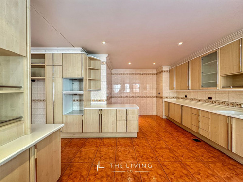 Casa En Venta De 7 Dorm. En Vitacura