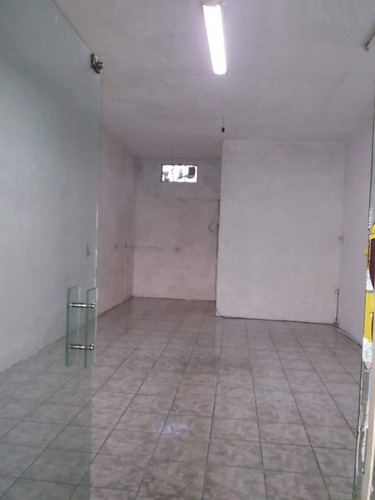 Casa Un Dormitorio Con Locales .
