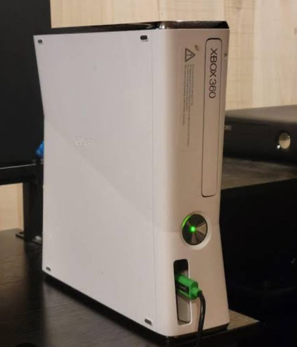 Xbox 360 320 Gb 55 Juegos Rgh Sin Control Blanco (Usado)