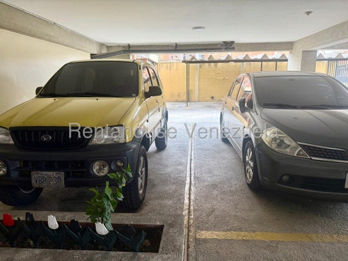 #*25-21102 Oportunidad De Inversión En El Corazón Del Triángulo Del Este: Adquiera Este Estratégico Apartamento Con Un Potencial Ilimitado Para Adaptarlo Completamente A Su Gusto. Adelaida Armeya