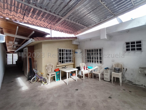 Casa En Venta Canaima Ii Guatire. 24-3741 Jt