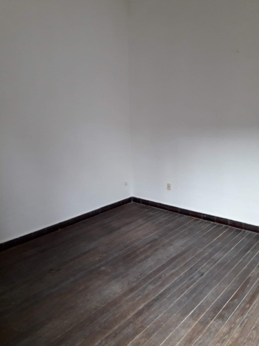 Antiguo, Amplio 1 Dorm. Living Comedor, Cocina, Baño, Patio
