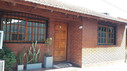 Imagen 1 de 14 de Chalet Ph En Venta En Castelar Sur