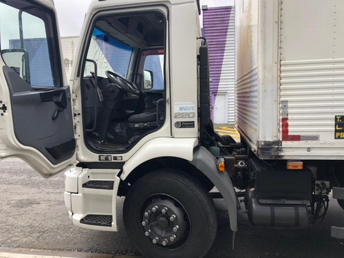 Volvo Vm 220 4x2r 2015