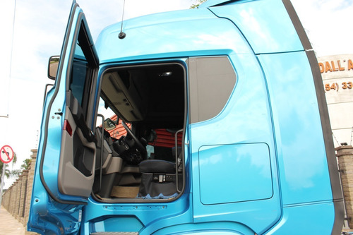 Imagem 5 de 13 de Scania R450 6x2 2021 Azul