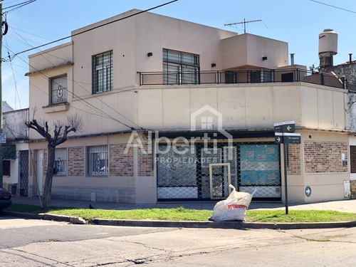 Venta Casa Con Local En Haedo. Excelente Ubicación.