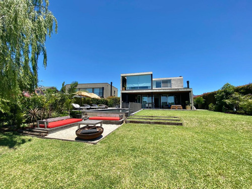 Venta Casa Moderna Al Agua Barrio Cerrado Barbarita