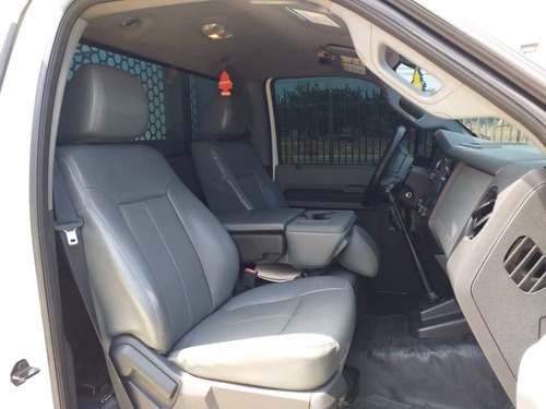 Imagen 10 de 14 de Ford F-350 4x4 Gas Activo Servicios Eléctricos