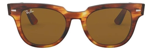 Anteojos de sol Ray-Ban Wayfarer Meteor Standard con marco de acetato color gloss striped havana, lente brown de cristal clásica, varilla tortoise de acetato - RB2168