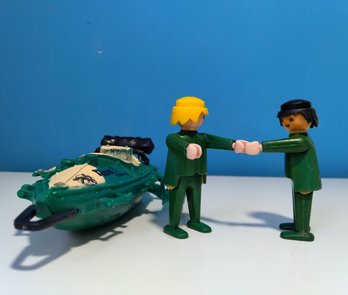 Muñeco Playmobil Con Kayak Verde Dino Valley (Usado)