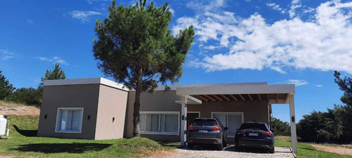 Imagen 2 de 13 de Casa. 5 Dormitorios Más Dependen