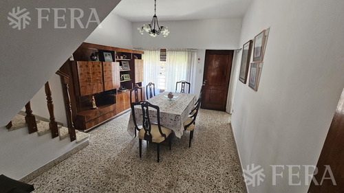 Venta De Casa De 5 Ambientes Con Cochera Y Quincho En Wilde