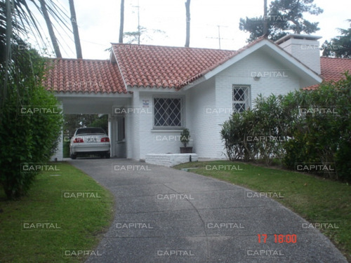 Casa En Cantegril Punta Del Este + Venta- Ref: 24792