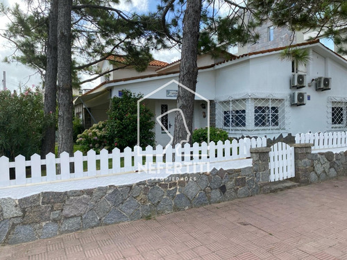 Venta Casa 5 Dormitorios En Piriapolis Muy Cerca Del Mar