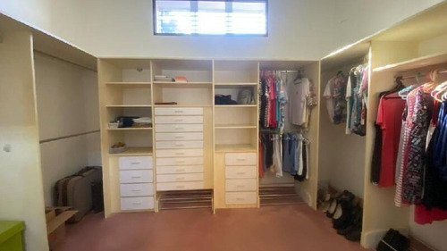 Josefina Toledo: Casa En Venta En Altos De Guataparo, 792m², Bellas Y Amplias Áreas Verdes, Planta 100% , Alta Seguridad, 269250
