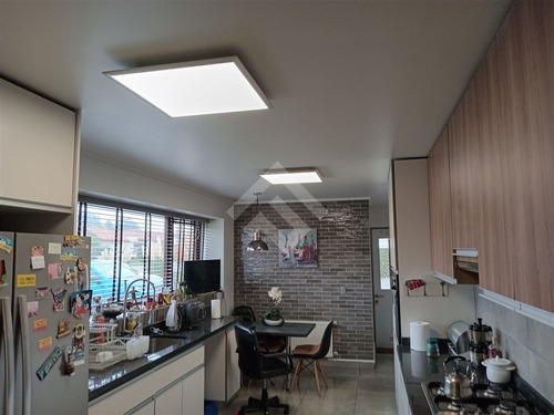 Casa En Venta De 4 Dorm. En Maipú