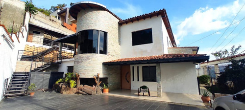 Se Vende Casa 340m2 4h+s/ 5b+s/ 8pe La Union