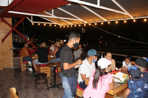 Imagen 6 de 9 de Se Vende Negocio Restaurante Bar Karaoke En Cali - 3 Pisos Con 3 Terrazas