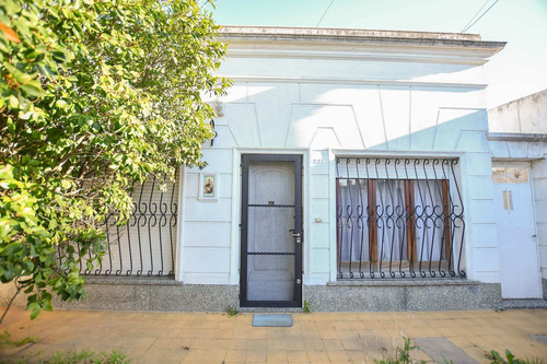 Imagen 2 de 12 de Casa 2 Dormitorios En Venta La Plata