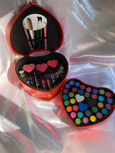 Set De Maquillaje Box Corazón Cameo