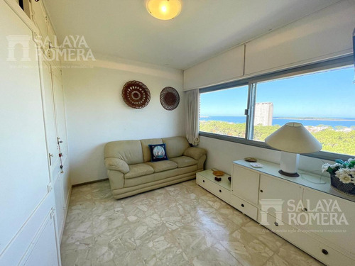 Imagen 11 de 13 de Venta Departamento - 3 Dormitorios 2 Baños Servicio - Playa Mansa - Ref:4256748