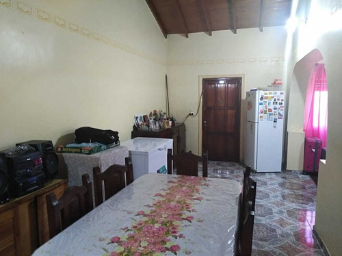 Casa Ana Acerboni 1359 - Barrio Ferroviario, Banfield