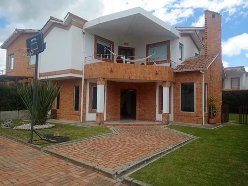 Casa En Chia, Vereda La Balsa, 2 Niveles, 4 Habitaciones, 5 Baños, 378 Mtrs Habitables, 460 Mtrs Terreno