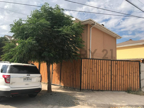 Linda Y Acogedora Casa Aislada De 2 Pisos En Villa Solar ...