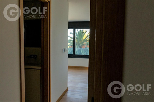 Imagen 17 de 30 de Vendo Apartamento De 3 Dormitorios Y Servicio, Patio. Con Renta. Golf