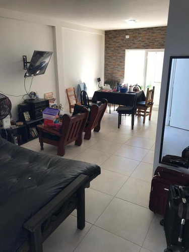 Casa En Venta - 2 Dormitorios 2 Baños - Cochera - 120mts2 - Los Hornos, La Plata